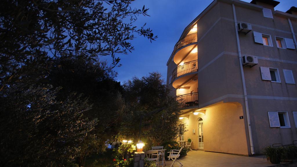 Apartments Villa Slavica Petrovac 部屋 写真