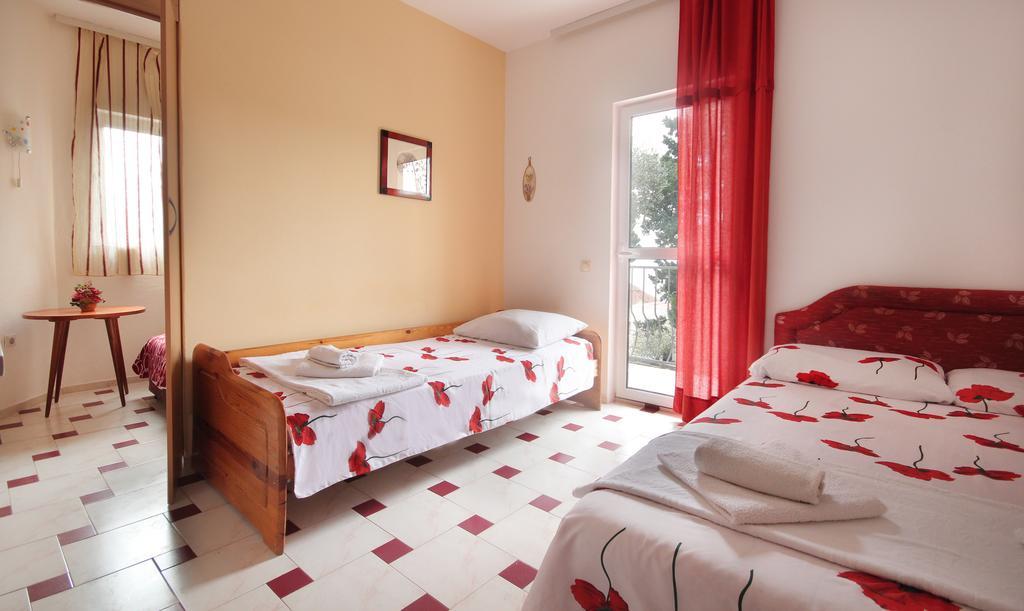 Apartments Villa Slavica Petrovac 部屋 写真