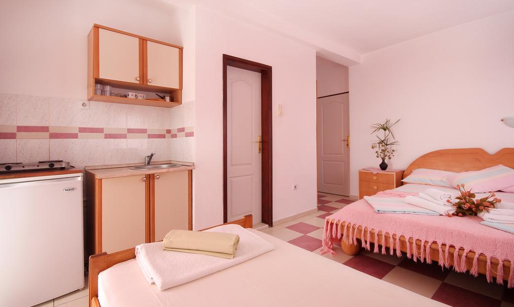 Apartments Villa Slavica Petrovac 部屋 写真