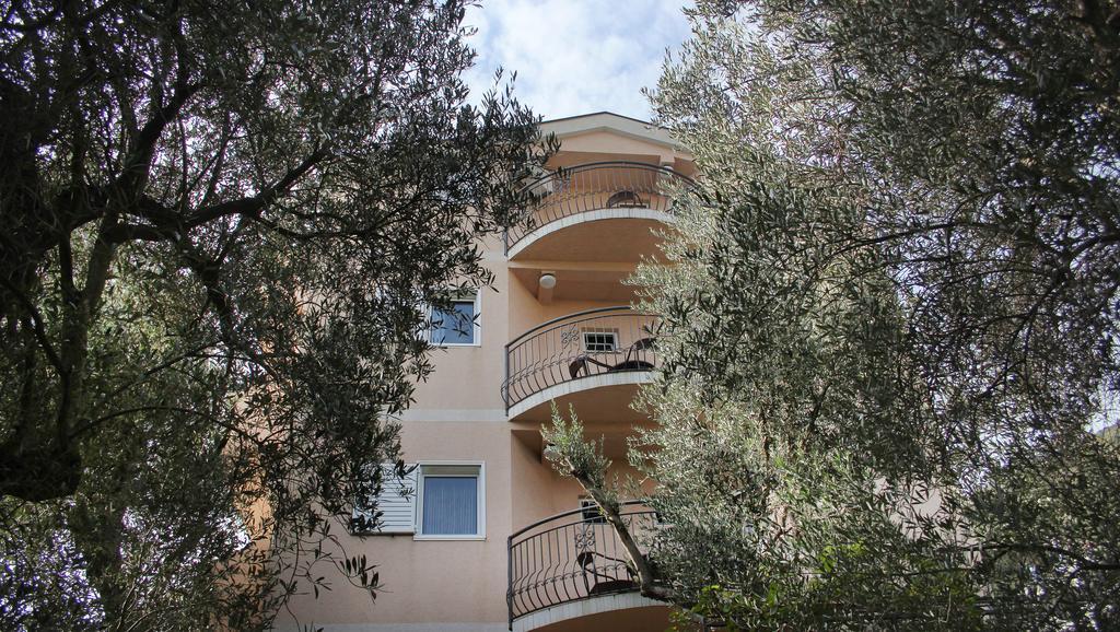 Apartments Villa Slavica Petrovac エクステリア 写真