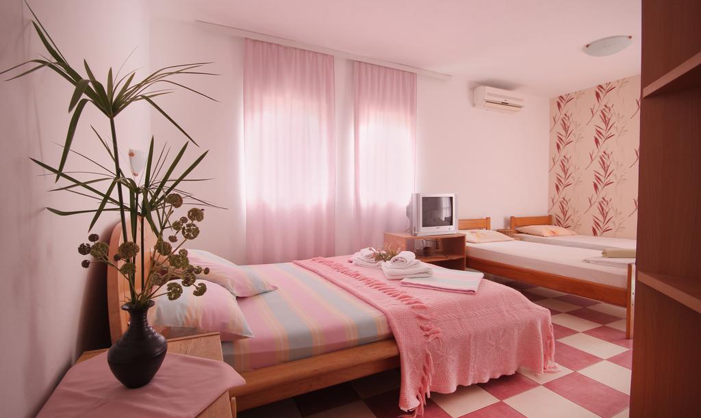 Apartments Villa Slavica Petrovac 部屋 写真