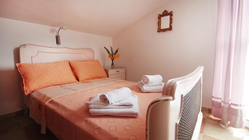 Apartments Villa Slavica Petrovac 部屋 写真