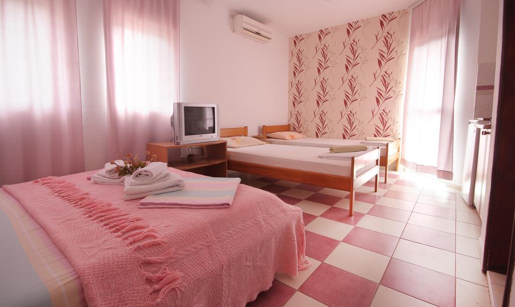 Apartments Villa Slavica Petrovac 部屋 写真