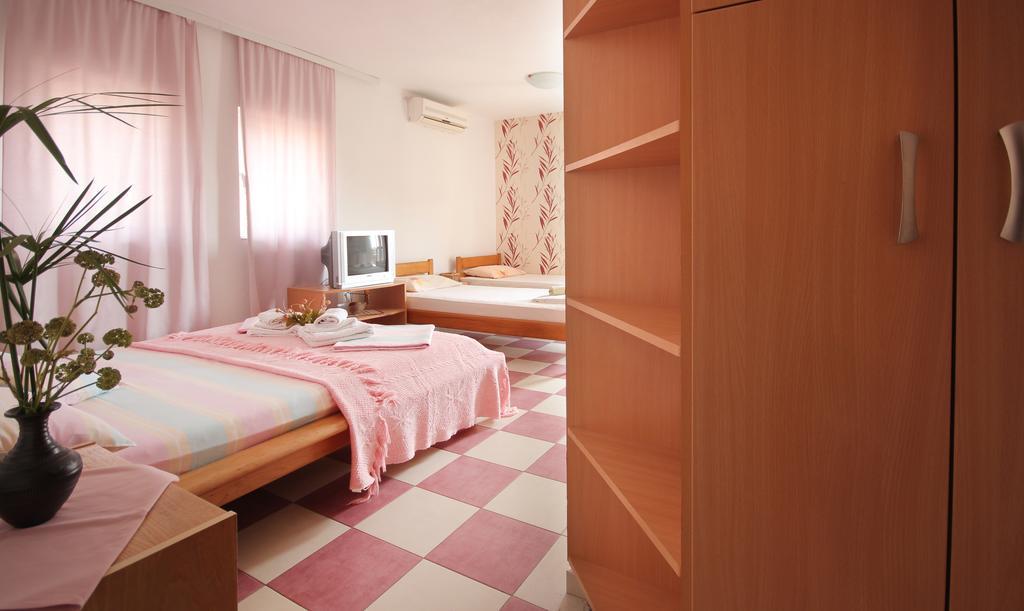 Apartments Villa Slavica Petrovac 部屋 写真