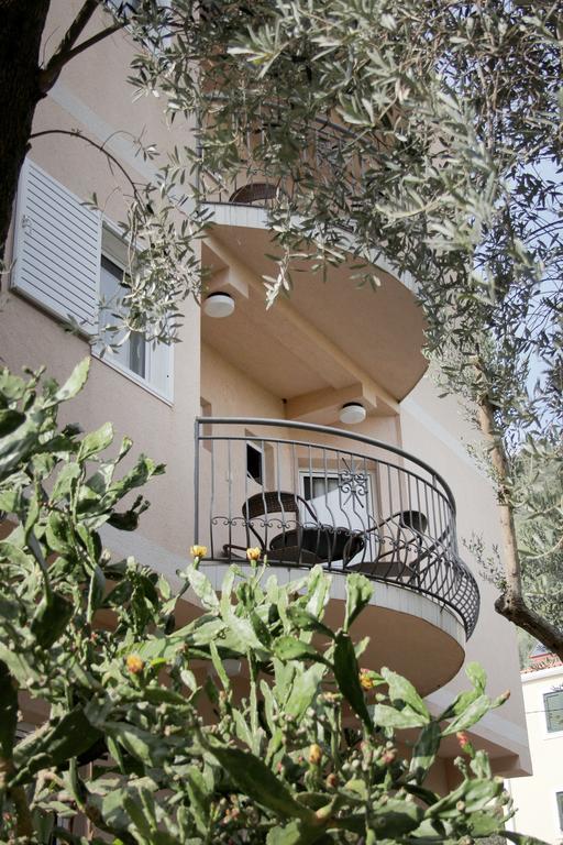 Apartments Villa Slavica Petrovac エクステリア 写真