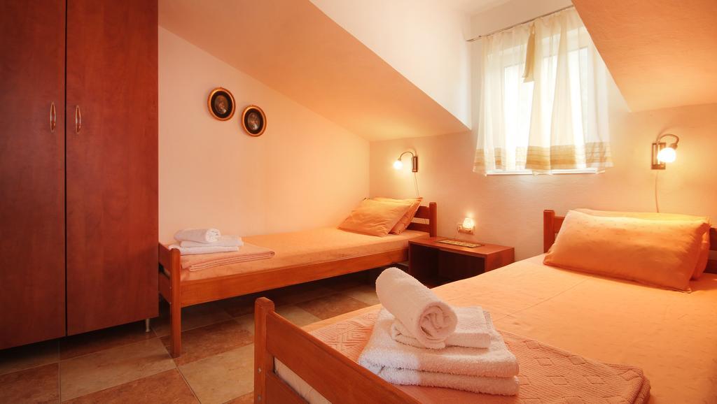 Apartments Villa Slavica Petrovac 部屋 写真