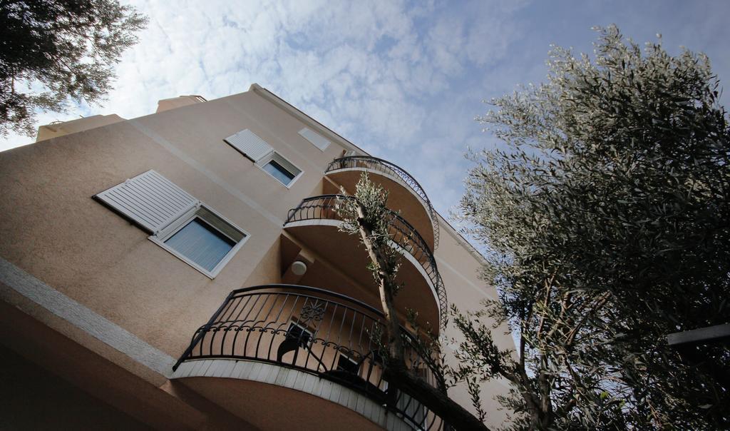 Apartments Villa Slavica Petrovac エクステリア 写真
