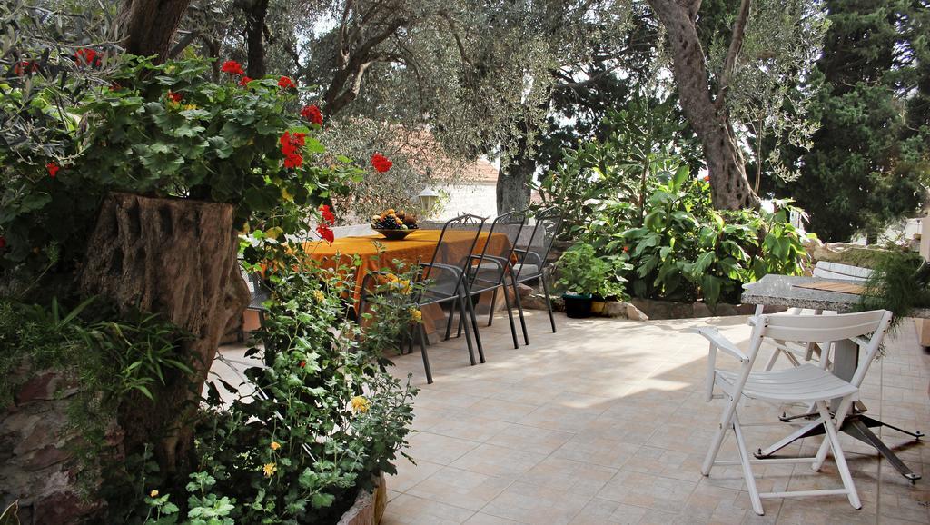Apartments Villa Slavica Petrovac エクステリア 写真