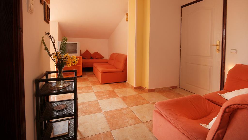 Apartments Villa Slavica Petrovac 部屋 写真